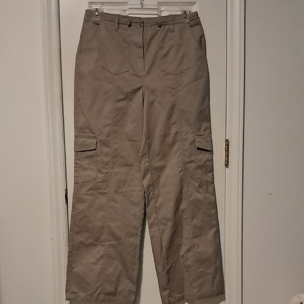 Tan Cargo Pants.  Relaxed Fit Size L